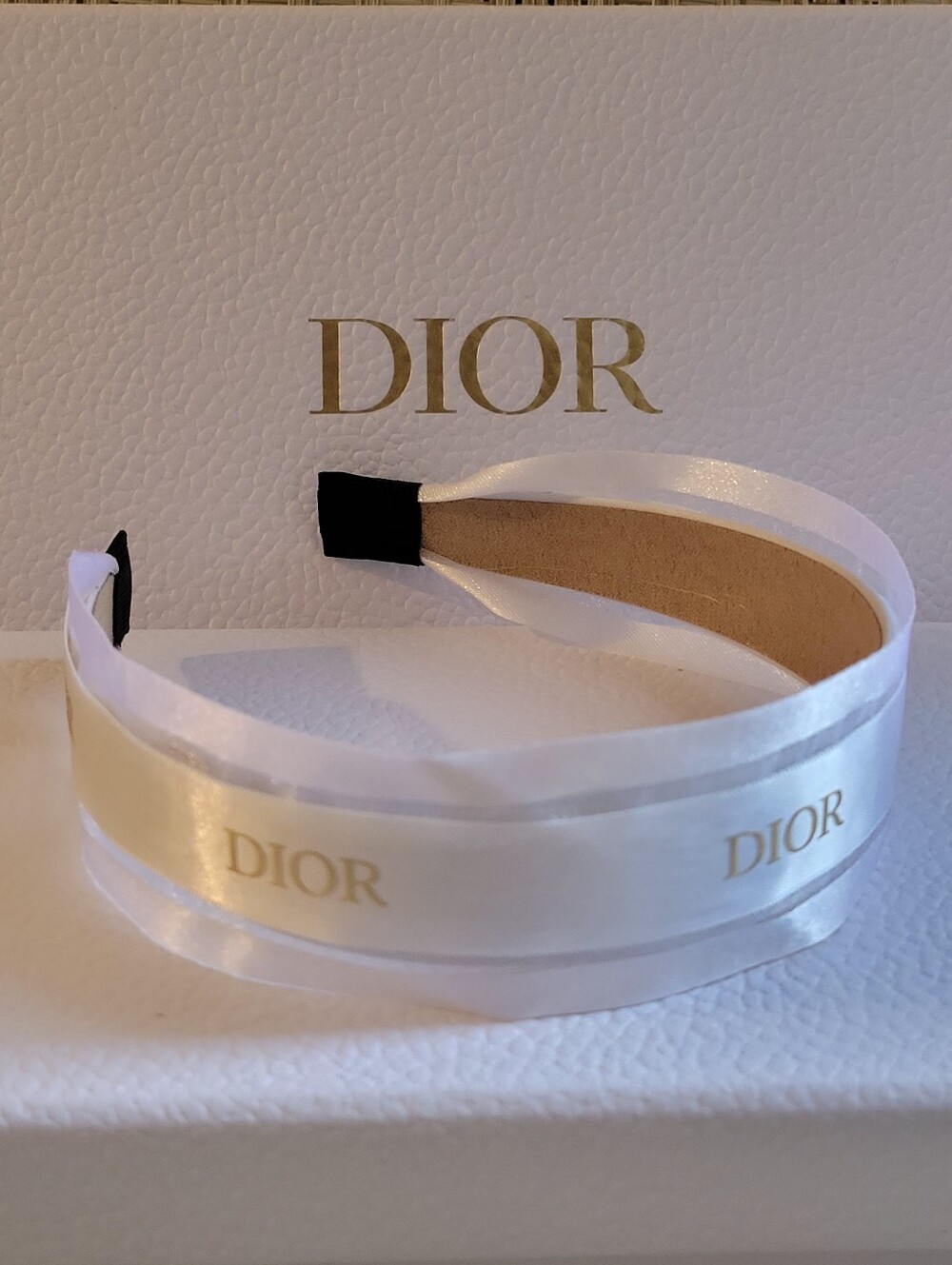 Dior White & Gold Ribbon - Picture 5 of 11